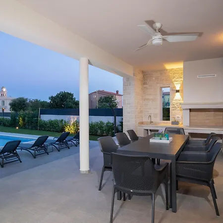 In Mit Privatem Beheizten Pool Und Sauna By Interhome Premantura