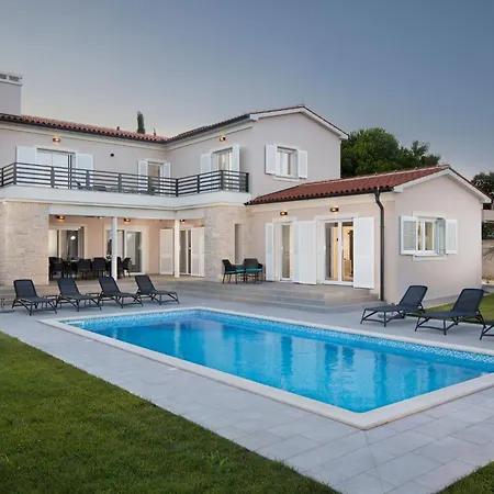 In Mit Privatem Beheizten Pool Und Sauna By Interhome * Premantura