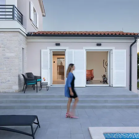 In Mit Privatem Beheizten Pool Und Sauna By Interhome Dom wakacyjny *