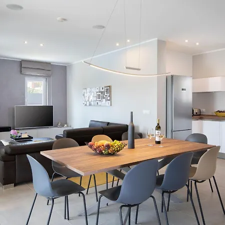 In Mit Privatem Beheizten Pool Und Sauna By Interhome Feriehus *