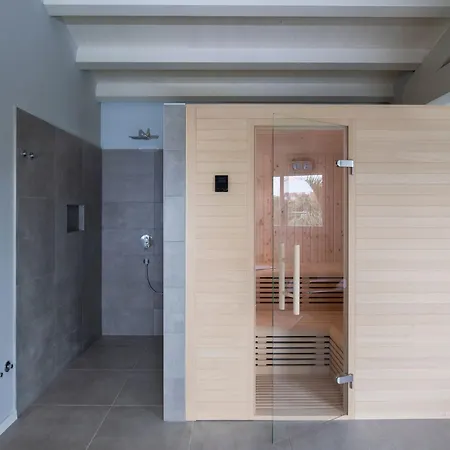 Hébergement de vacances In Mit Privatem Beheizten Pool Und Sauna By Interhome Premantura