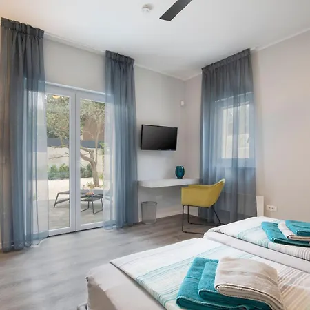 Dom wakacyjny In Mit Privatem Beheizten Pool Und Sauna By Interhome Premantura